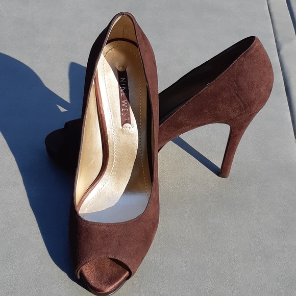 NINE WEST Suede Open Toe Pump - Picture 5 of 7